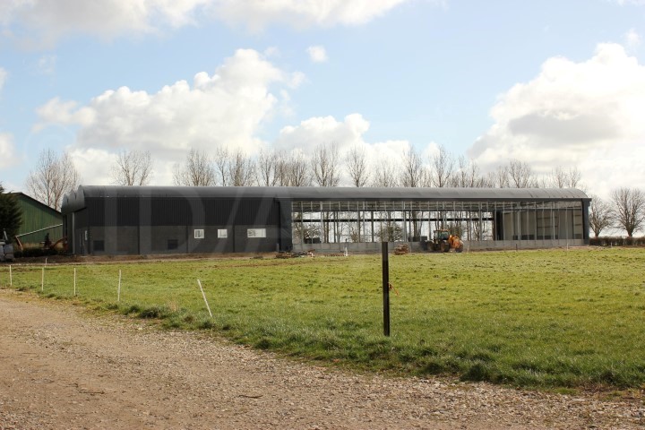 Serrestall für 80 - 90 Milchkühe in Picardie, Frankreich