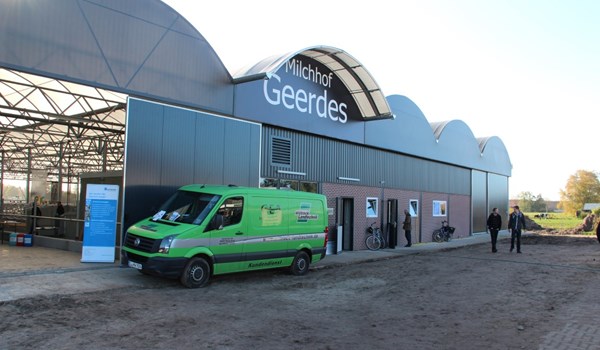 Offizielle Einweihung des ersten Serrestalls Deutschlands